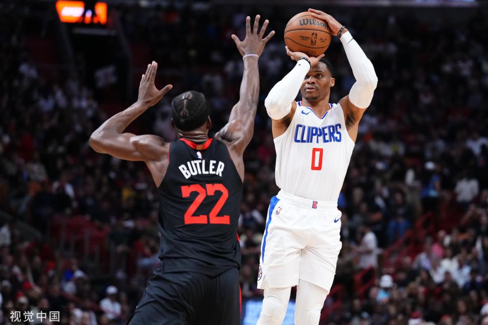 将年轻球员 将年轻球员